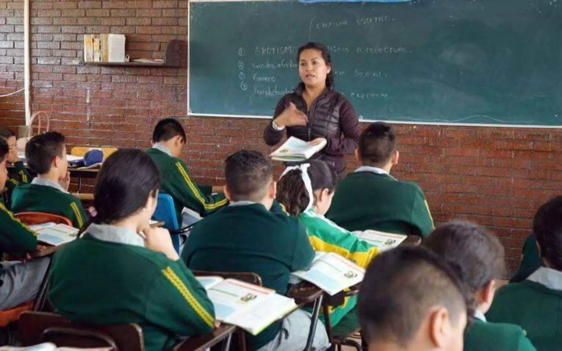 SEGE alumnos escuelas estudiantes clases enseñanza maestro salón de clases salon clase